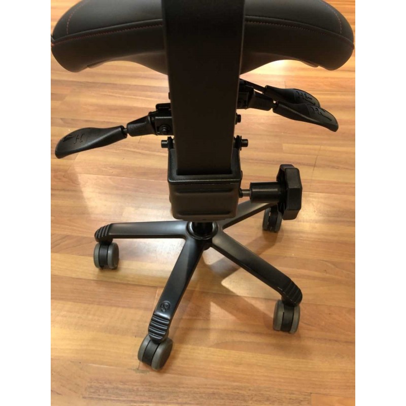 Score jumper met lendensteun zwart met rode stiknaad Score jumper met lendensteun zwart met rode stiknaad